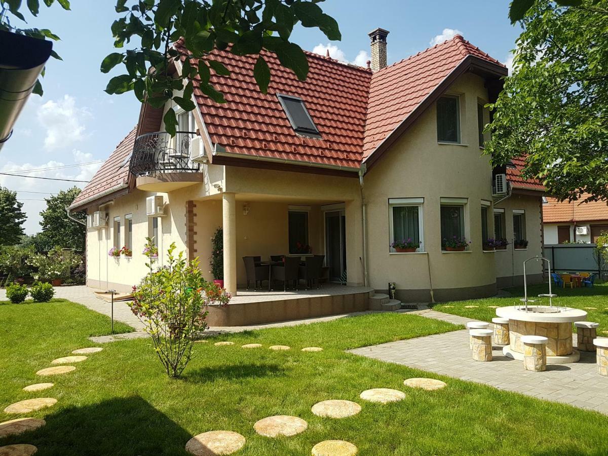 Villa Bellanova Hajdúszoboszló 外观 照片